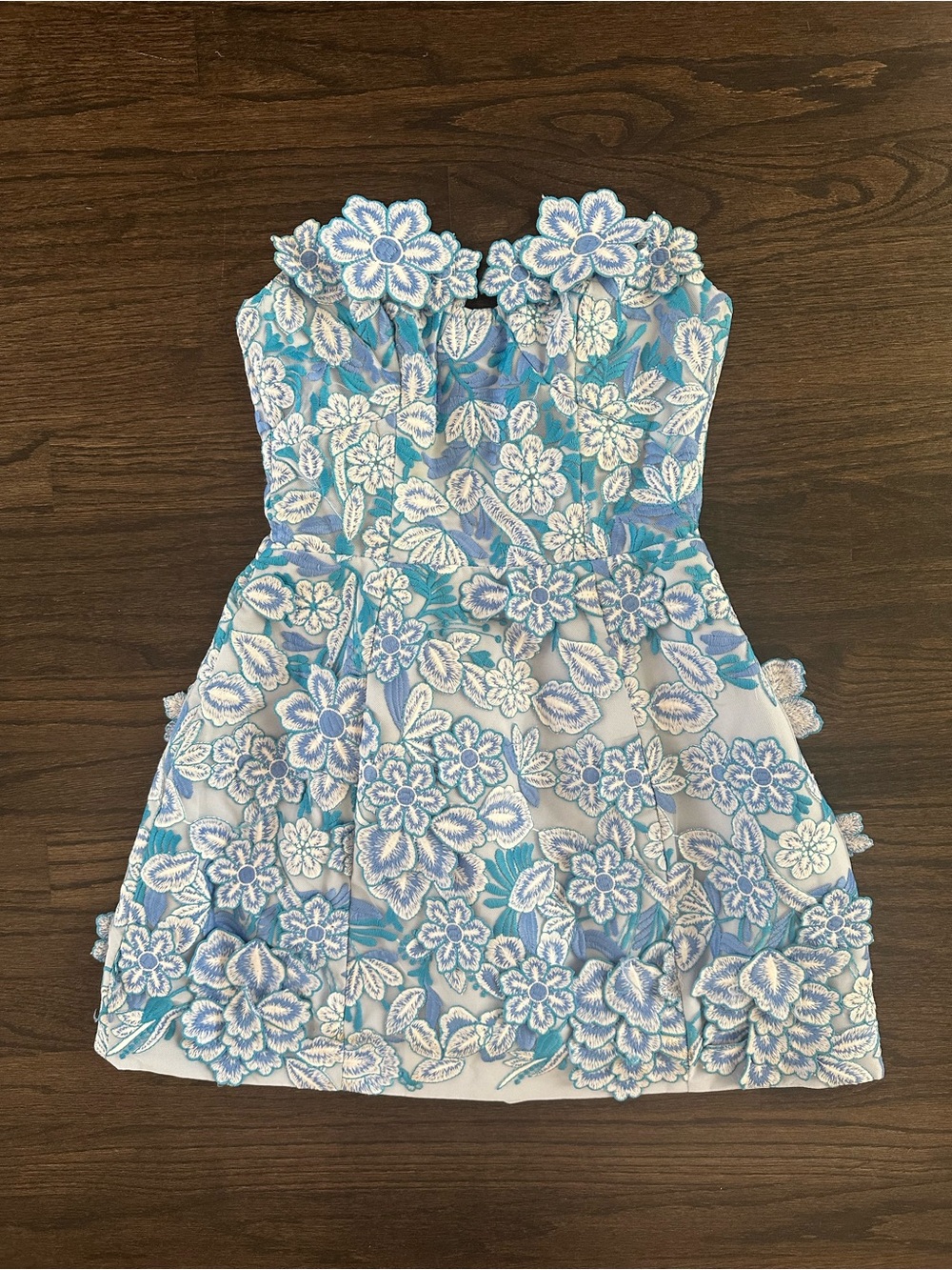 Elliatt Strapless Blue & White Floral Lace Dress